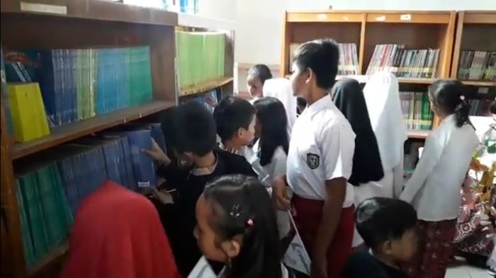 perpustakaan-sdn-070-pasirluyu-bandung-sudah-direvitalisasi_20180502_154535.jpg