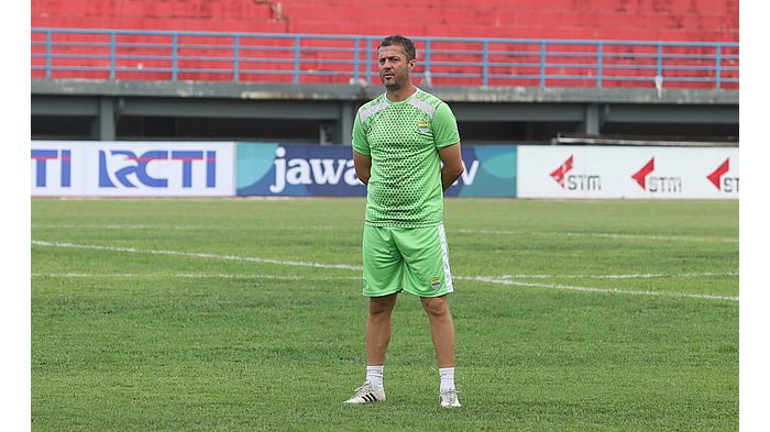 persib-latihan-di-stadion-segiri-_-1-radovic.jpg