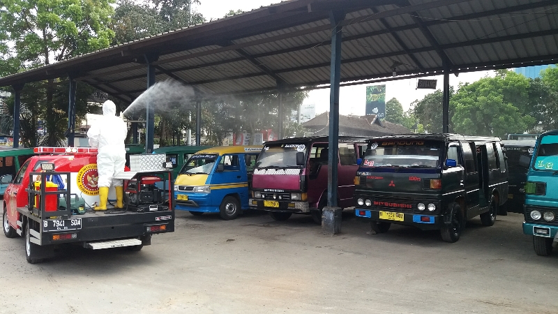 petugas-dekontaminasi-dari-tim-velox-pejaten-bin.jpg