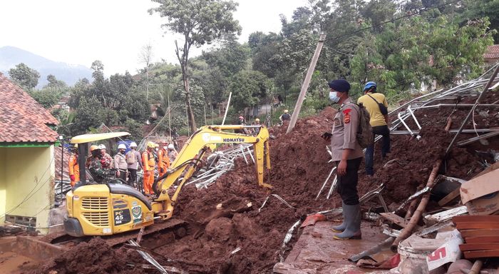 Detik-detik Longsor di Cimanggung Sumedang, Terdengar Suara Gemuruh, Ada Korban Sekeluarga Tertimbun