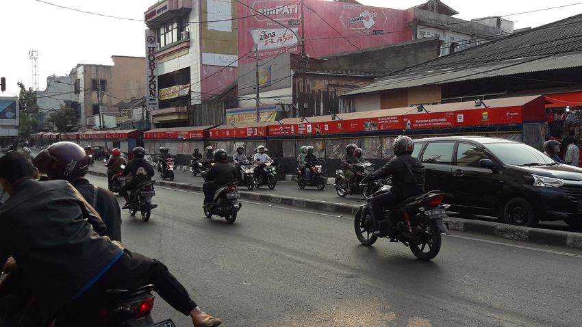 PKL Cicadas Bandung: Jejak Ekonomi Sejak 1948 yang Kini Tergusur Proyek BRT