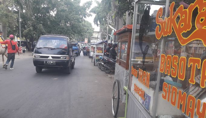 Berdagang di Alun-alun Ujungberung Laris Manis, Ini Curhatan Erni Seorang PKL di Lokasi Itu