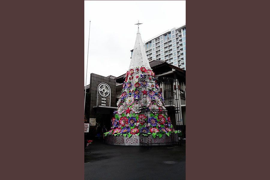 pohon-natal-gereja-katerdral_20171220_162715.jpg