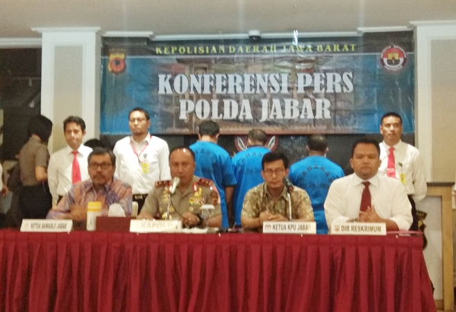 Tiga Tersangka Kasus Suap Pilkada Garut Sudah Gunakan Baju Tahanan Polda Jabar