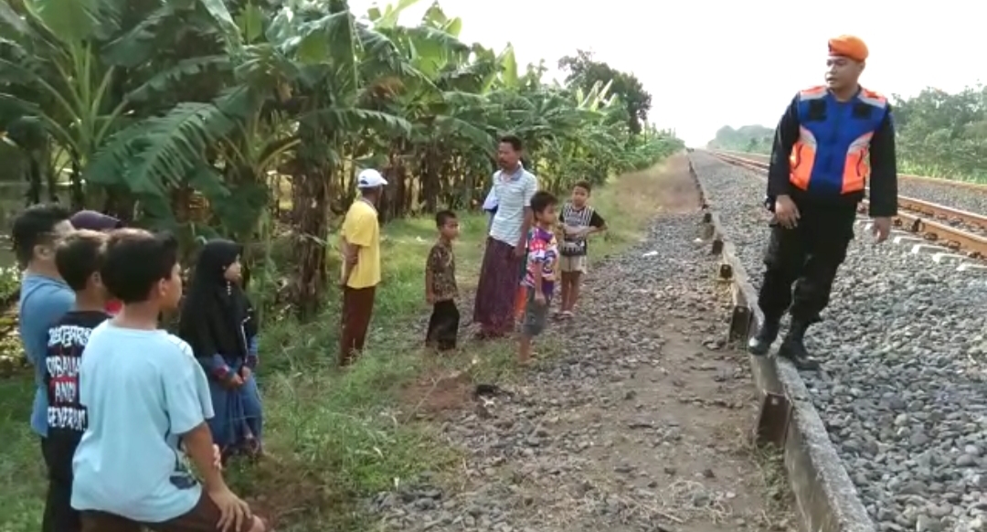 polsuska-tertibkan-ngabuburit-di-rel.jpg