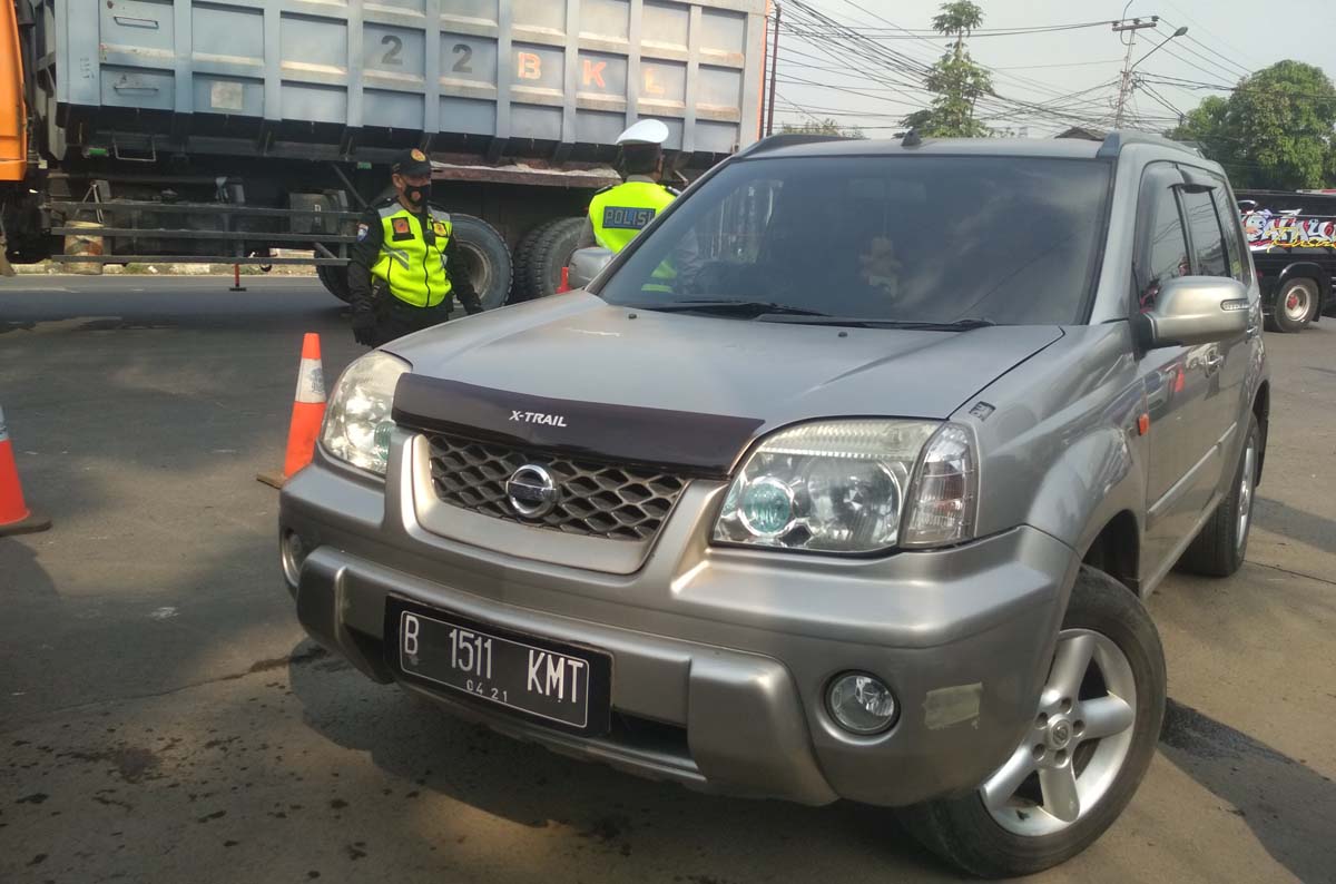 pos-penyekatan-gerbang-tol-padalarang.jpg