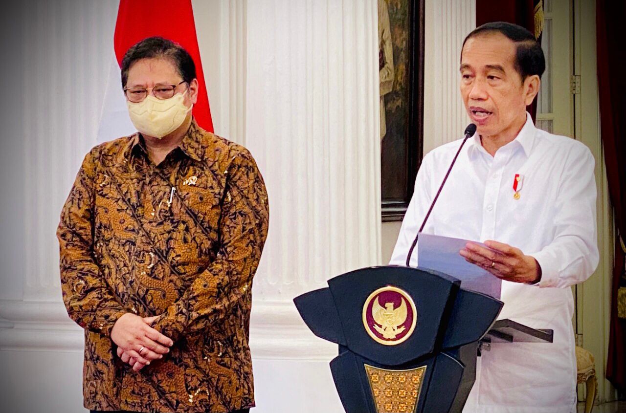 presiden-jokowi-dan-menko-airlangga.jpg