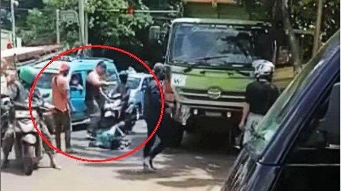 Viral Pria Berbadan Kekar Banting & Injak Sopir Truk di Cibubur, Mengaku Aparat, Kini Dicari Polisi