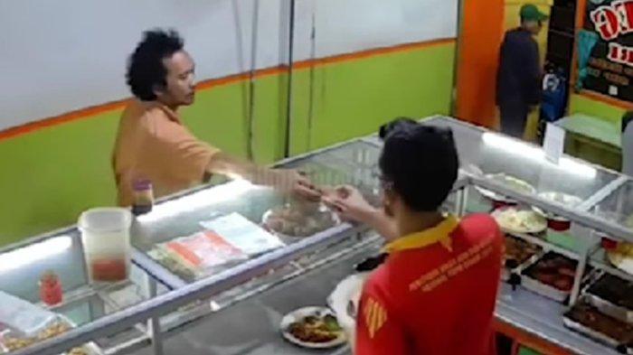 pria-yang-makan-di-sebuah-warteg-lalu-membayar-seenaknya.jpg