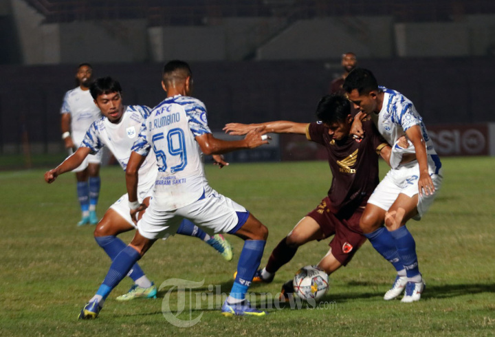 psm-makassar-vs-psis-semarang.jpg