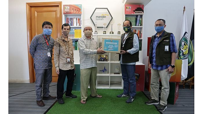 pt-bank-syariah-mandiri-mandiri-syariah-region-office-iv-bandung-bagikan-3800-paket.jpg
