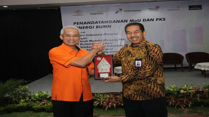 pt-telekomunikasi-indonesia-tbk-telkom-kerja-sama-dengan-pt-pos_20151229_201935.jpg