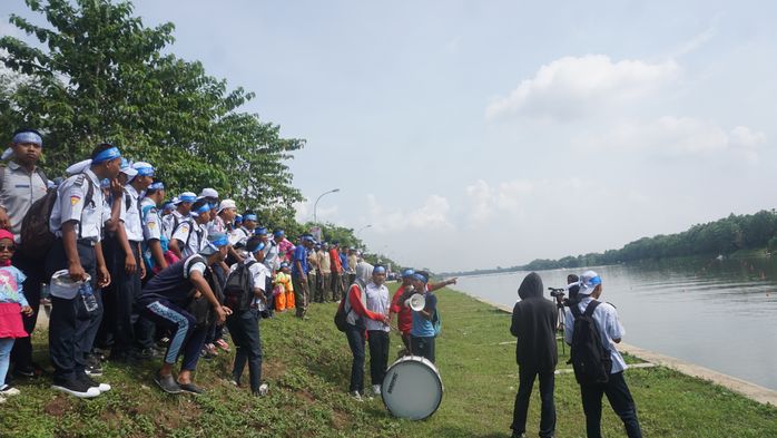 Pelajar SMK dan Bocah TK Turut Jadi Suporter di Pertandingan Dayung PON XIX