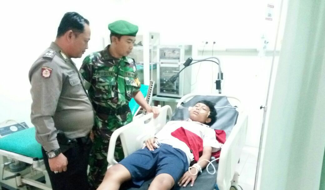 rahmat-setiawan-siswa-smkn-1-cirebon-yang-dipanah-orang-tak-dikenal_20180115_113411.jpg