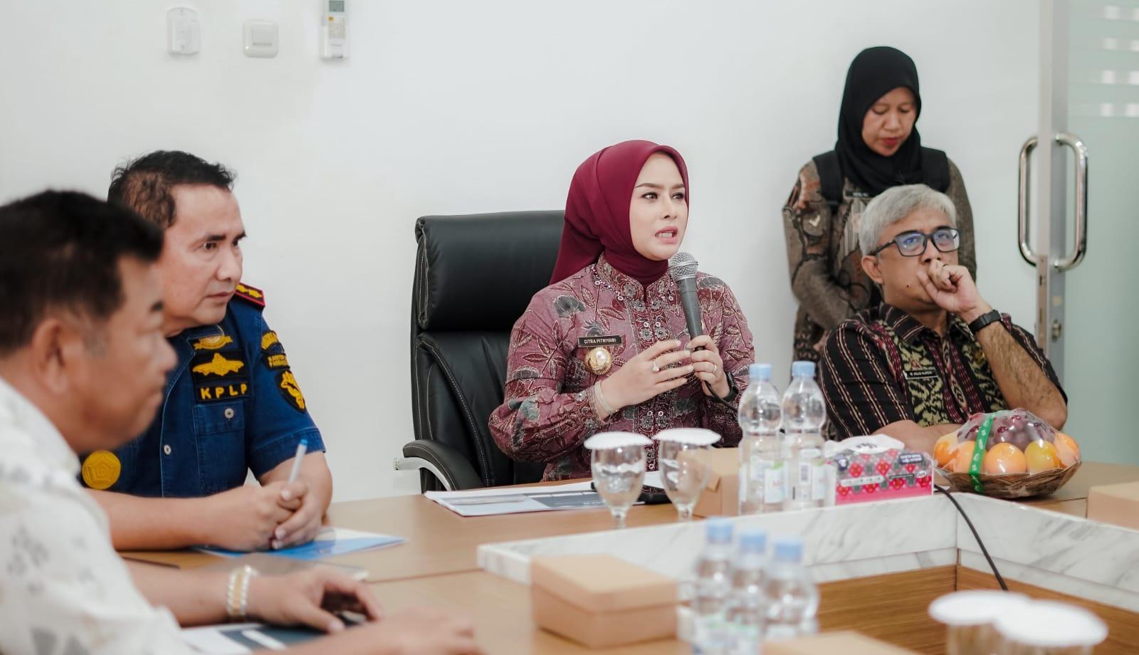 Bupati Citra Pitriyami Prioritaskan Pembersihan Tumpahan Batu Bara di Perairan Pangandaran - Tribunjabar.id