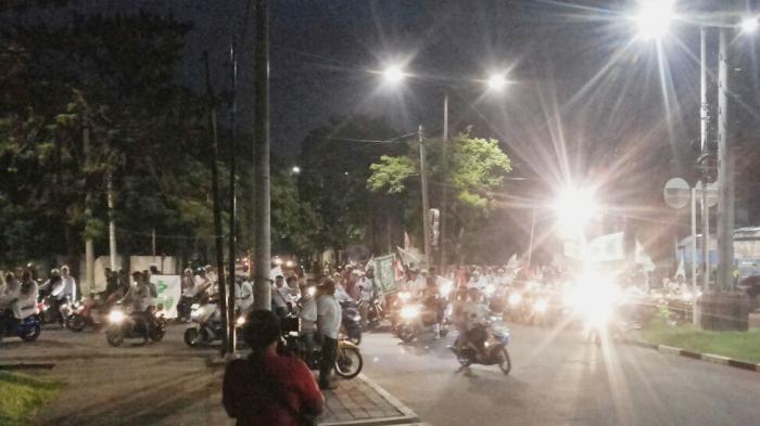Ratusan Pemuda Mencoba Masuk ke Kompleks Perumahan Ahok