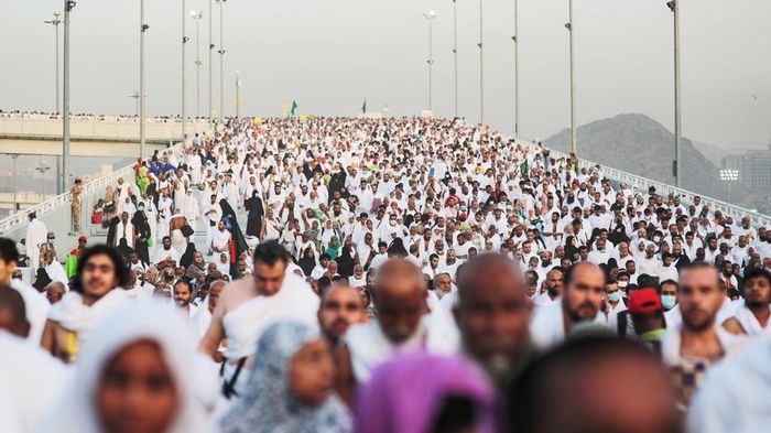 ratusan-ribu-jemaah-haji-di-jembatan-jamarat_20150928_140817.jpg