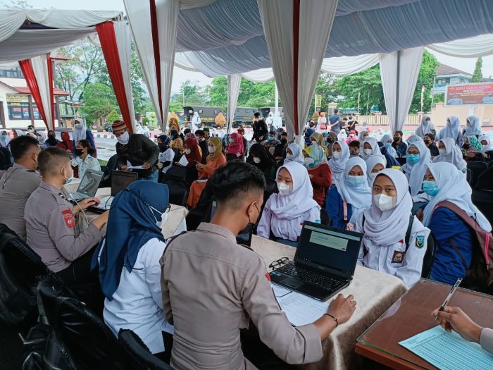 ratusan-siswa-smkn-2-sumedang-vaksinasi-1492021.jpg