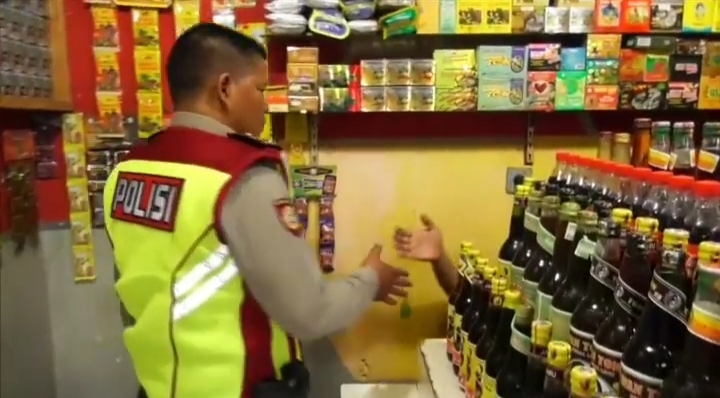 Sejumlah Pemilik Toko Miras di Kota Cimahi Pun Tak Berkutik, Saat Polisi Merazia Miras Ilegal