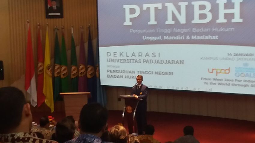 rektor-unpad-tri-hanggono-achmad-di-jatinangor_20170114_140906.jpg