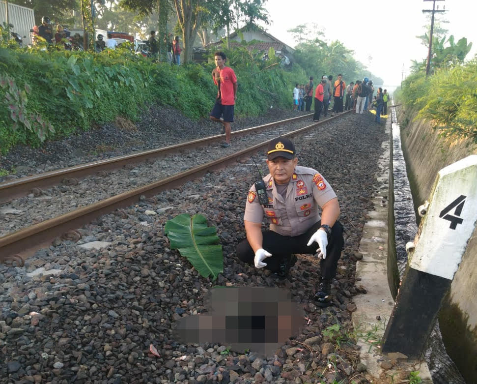 Wanita Paruh Baya Ditemukan Tewas di Tepi Rel KA Cirangkong Tasikmalaya, Motif Belum Diketahui