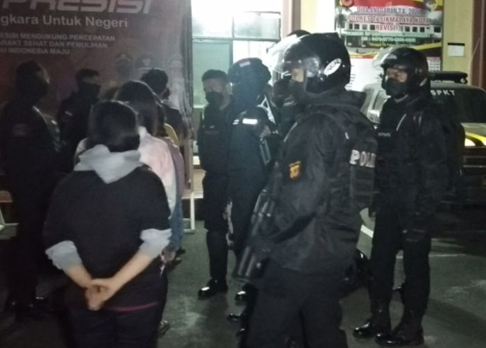 remaja-perempuan-minum-miras_.jpg