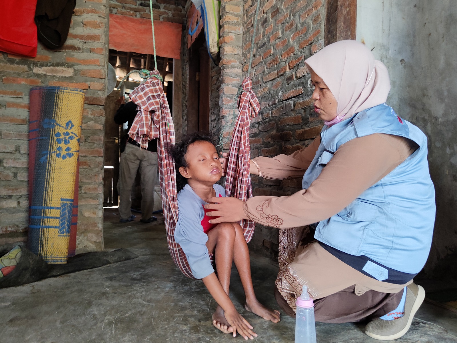 ri-shinta-bocah-penderita-gizi-buruk-di-desa-eretan-kulon-2.jpg