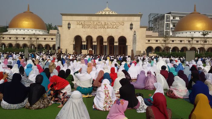Usai Salat Istisqo, Wali Kota Bandung Galang Dana untuk Bencana Asap