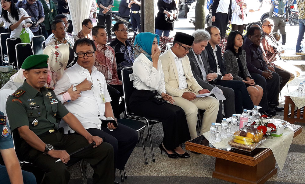 ridwan-kamil-dan-istrinya-atalia-praratya-hadir-dalam-acara-launching-bandung-planning-gallery_20170801_104423.jpg