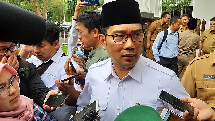 ridwan-kamil-saat-ditemui-di-gedung-sate-senin-1692019.jpg