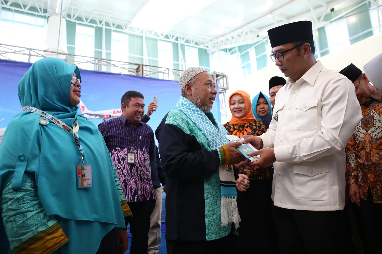 Rute Kertajati-Madinah Resmi Dibuka, Ridwan Kamil Lepas Jamaah Umrah dari Bandara Kertajati