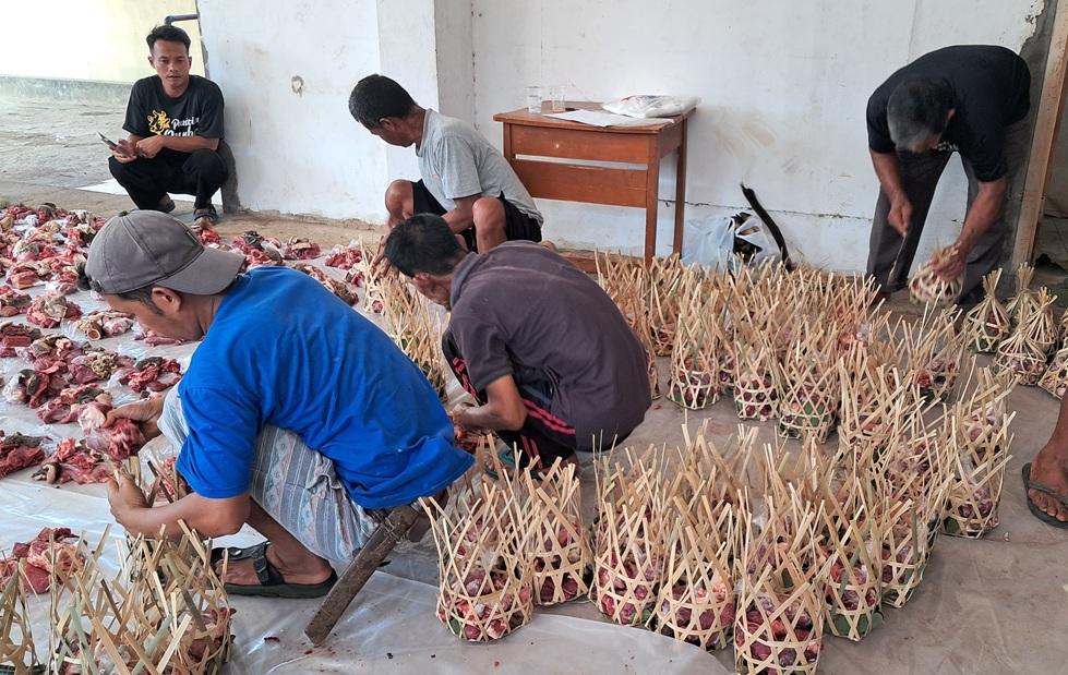 rinjing-bambu-daging-sapi-kurban.jpg
