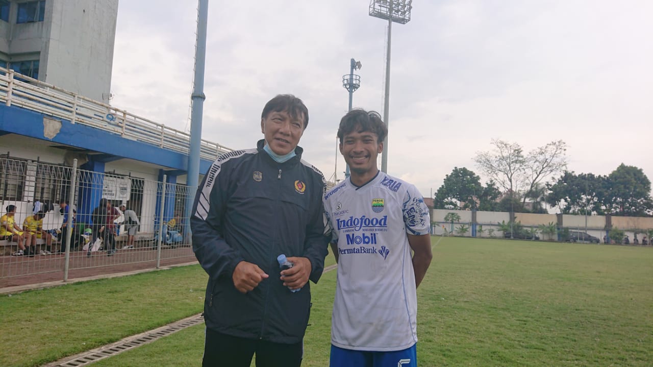Ketika Pemain Muda Persib Bandung Robi Darwis Bertemu 'Kembaran, Legenda Persib Robby Darwis