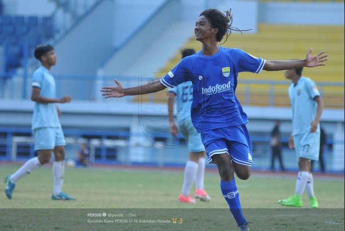 ronaldo-kwateh-merayakan-gol-untuk-persib-bandung-u-16.jpg