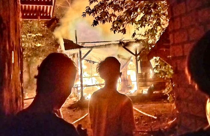 rumah-di-cinangka-pwk-terbakar.jpg