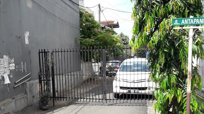 Gerbang Komplek Terkunci, Begini Suasana Sekitar Rumah Djadjang Nurdjaman