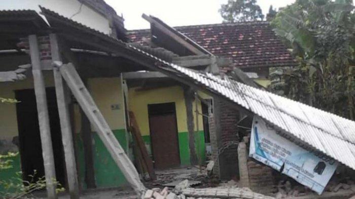 rumah-rusak-dampak-gempa-malang.jpg