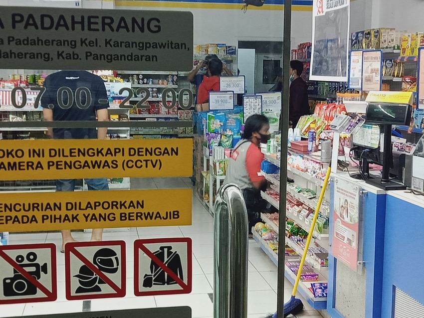 Saat Minimarket Mau Ditutup Perampok Masuk, Todong Kasir dan Duit Hasil Usaha Dua Hari itu Digasak