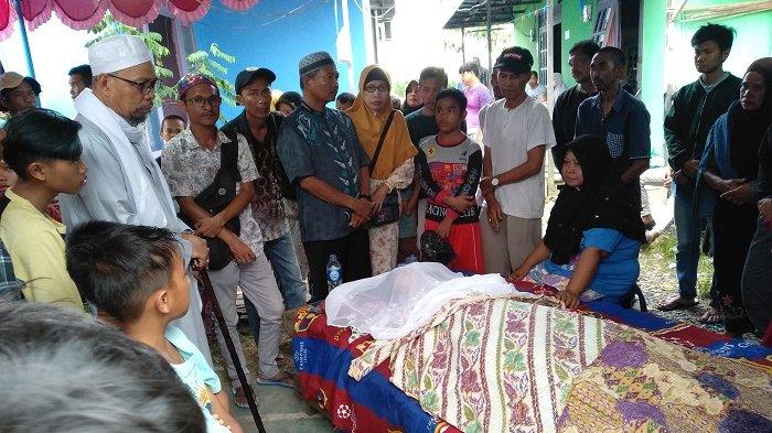 Wanita Digigit Ular Kobra di Banjar Belum Dimakamkan, 10 Pawang Didatangkan, Berharap Hidup Lagi