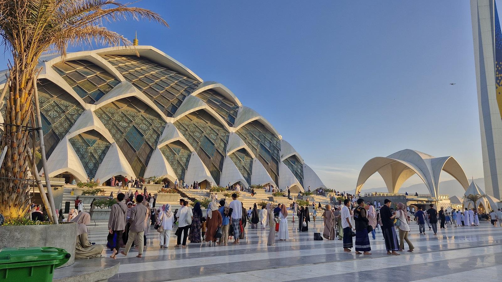 salat-Iduladha-1445-H2024-di-Masjid-Raya-Al-Jabbar.jpg