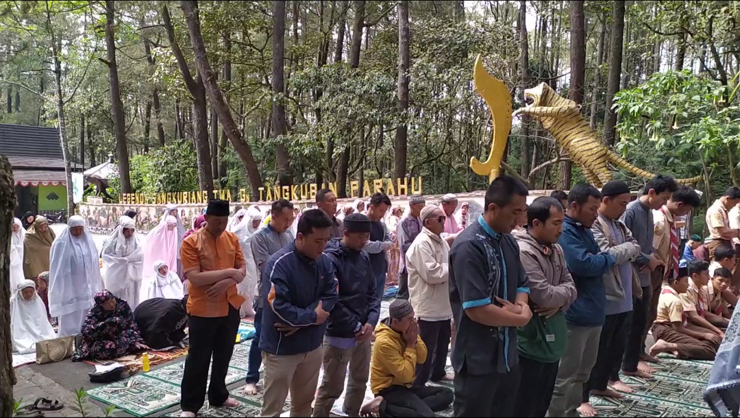 salat-hajat-dan-doa-bersama-tangkuban-parahu.jpg