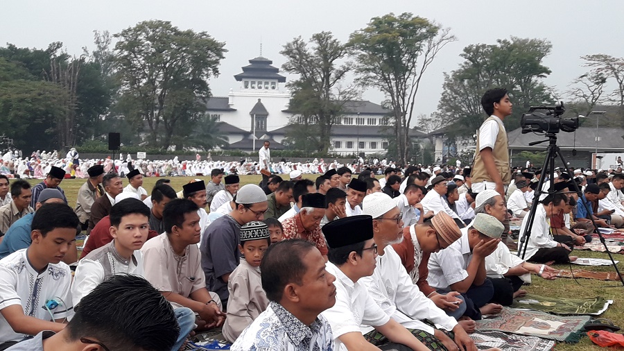 salat-ied-di-lapangan-gasibu_20170901_072712.jpg