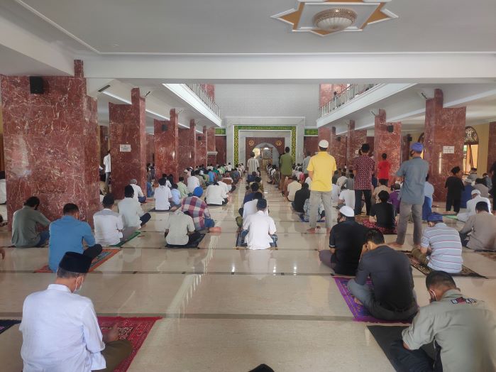 salat-jumat-di-masjid-agung-al-imam-majalengka-1672021.jpg