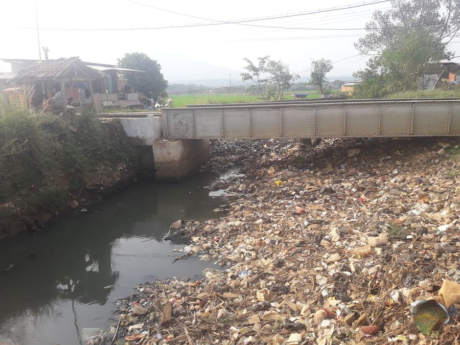 sampah-sungai_20170724_170559.jpg