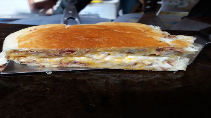 Makan Apa Siang Ini Food Lover? Kenapa Enggak Coba Roti Lapis Leleh Keju ala Tito's Truck - sandwich-dengan-lelehan-keju-ala-titos-truck_20161026_130413.jpg