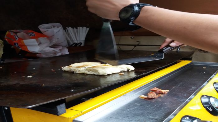 Makan Apa Siang Ini Food Lover? Kenapa Enggak Coba Roti Lapis Leleh Keju ala Tito's Truck - sandwich-dengan-lelehan-keju-ala-titos-truck_20161026_130604.jpg