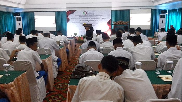 santri-dan-santriwati-di-kabupaten-sumedang-wirausaha-kemenperin.jpg