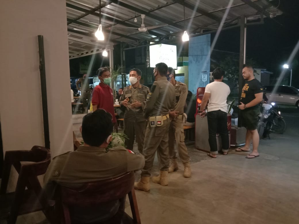 Ratusan Pengunjung Kafe di Sindang Berhamburan Setelah Didatangi Satpol PP