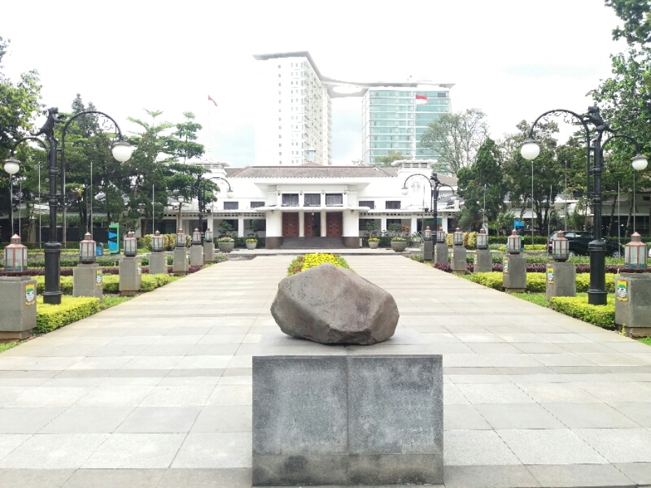 sejarah-balai-kota-bandung.jpg