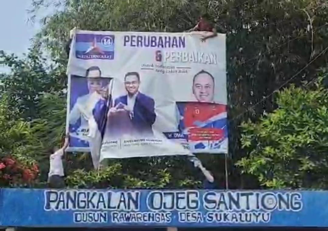 sejumlah-baliho-bergambar-Anies-Baswedan.jpg